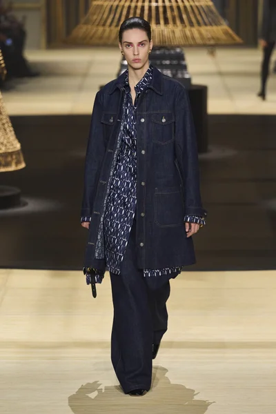 Look 49